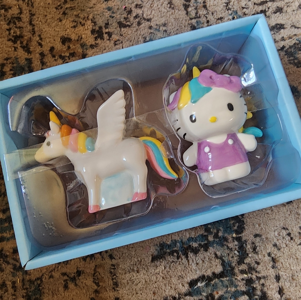 Hello Kitty salt and pepper set